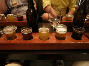 IMG_1815 Vi började på Monks i Gamla stan med en halvmeter öl. Det var provsmakning av deras egenbryggda ölsorter.