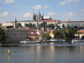 2016-09-09_008 Prague castle in the background